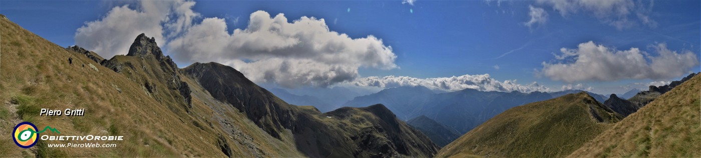 37 In decisa salita in traverso dal colletto alla cresta del Monte di sopra.jpg